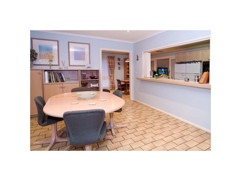 10 Sylvia Street, Blackburn South VIC 3130