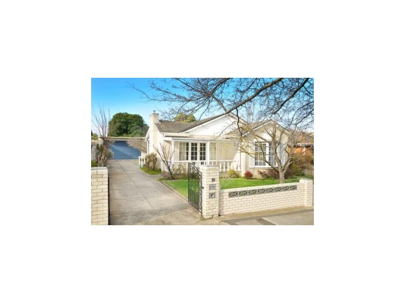19 Abercomby Rd, Blackburn South VIC 3130