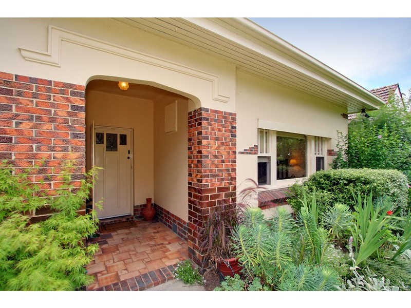 21 Orrong Crescent, Camberwell VIC 3124