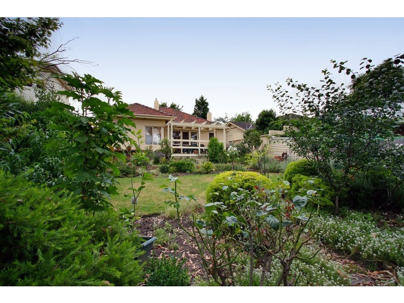 21 Orrong Crescent, Camberwell VIC 3124