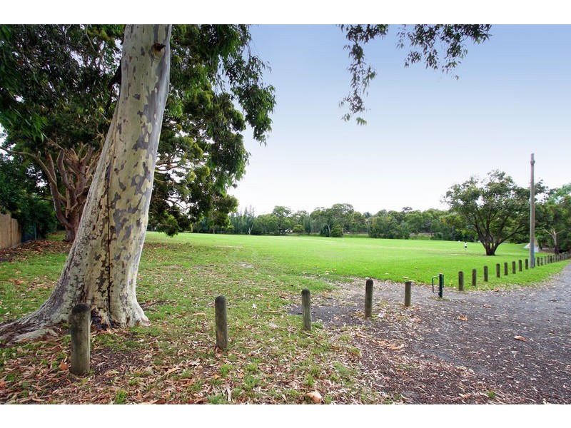 21 Orrong Crescent, Camberwell VIC 3124