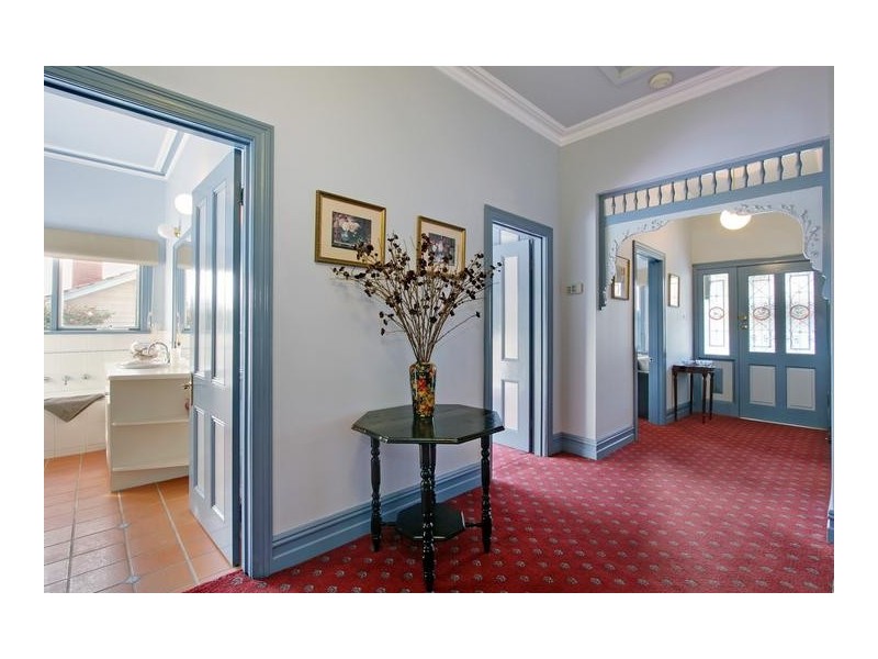 8 Laxdale Rd, Camberwell VIC 3124