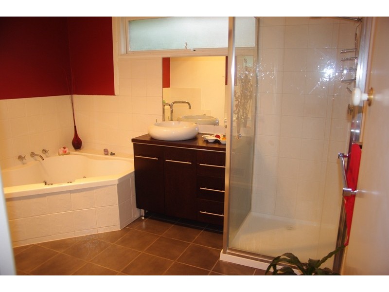 27 Summit Dr, Bulleen VIC 3105