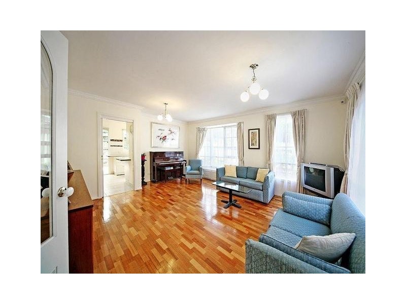 1/8 Renown St, Burwood VIC 3125