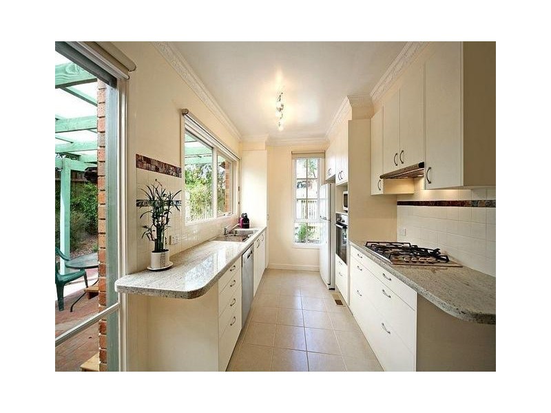 1/8 Renown St, Burwood VIC 3125