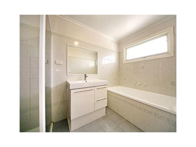 1/8 Renown St, Burwood VIC 3125