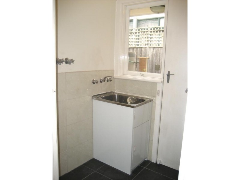 2/17a Essex Road, Surrey Hills VIC 3127