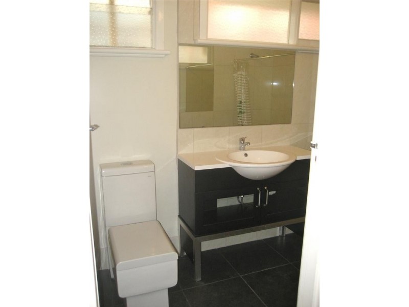 2/17a Essex Road, Surrey Hills VIC 3127