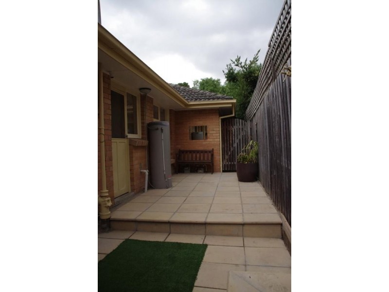 2/17a Essex Road, Surrey Hills VIC 3127