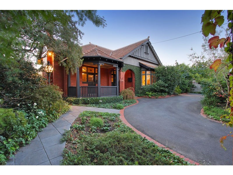 18 Stanhope Grove, Camberwell VIC 3124