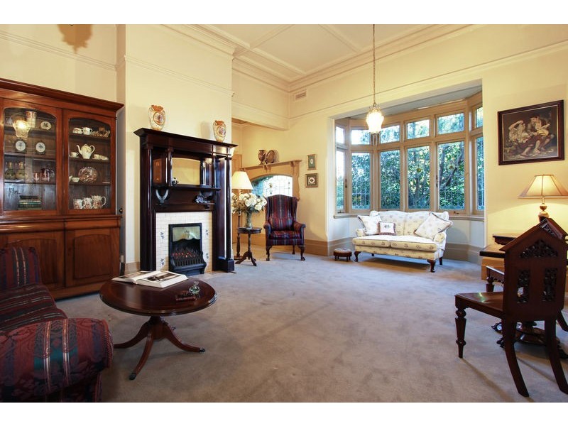 18 Stanhope Grove, Camberwell VIC 3124