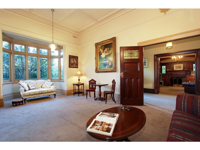 18 Stanhope Grove, Camberwell VIC 3124