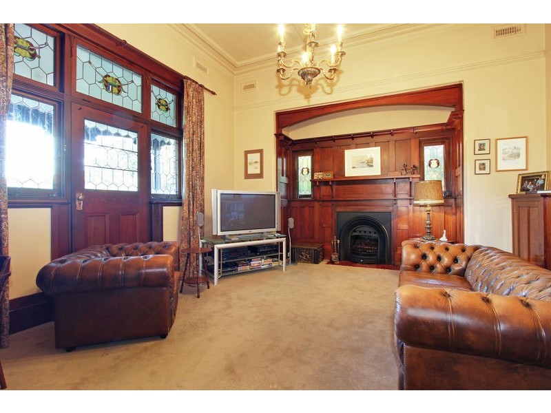 18 Stanhope Grove, Camberwell VIC 3124