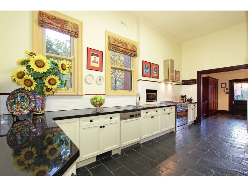 18 Stanhope Grove, Camberwell VIC 3124