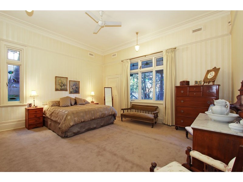 18 Stanhope Grove, Camberwell VIC 3124