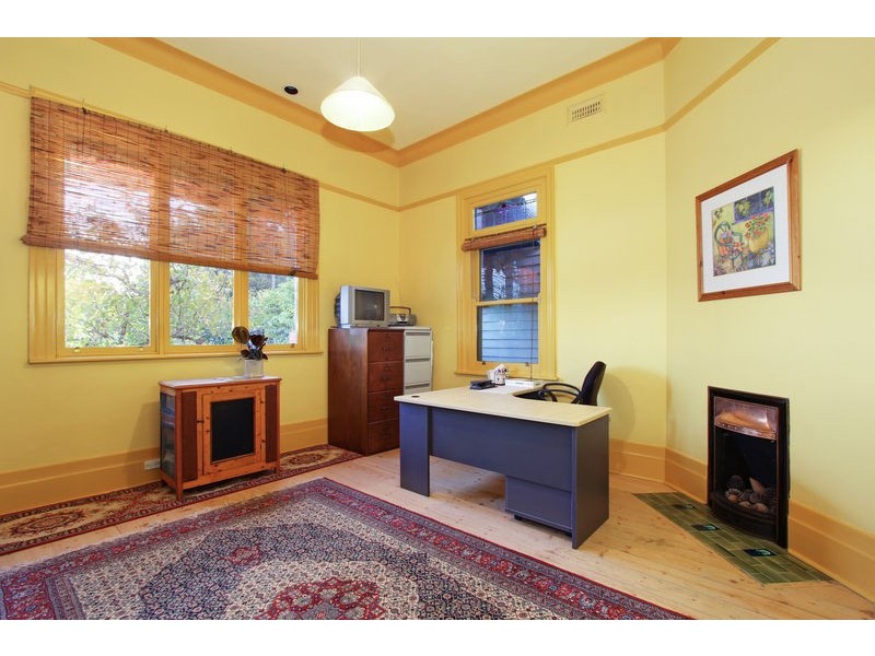 18 Stanhope Grove, Camberwell VIC 3124