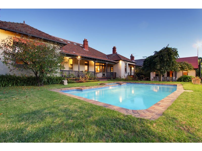 18 Stanhope Grove, Camberwell VIC 3124