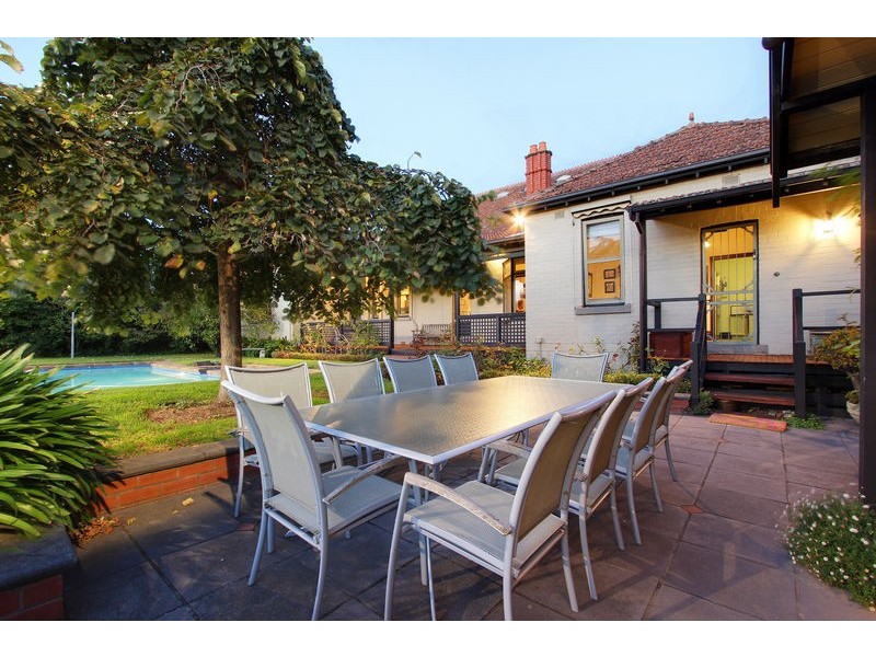 18 Stanhope Grove, Camberwell VIC 3124