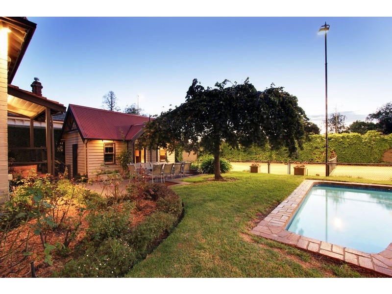 18 Stanhope Grove, Camberwell VIC 3124