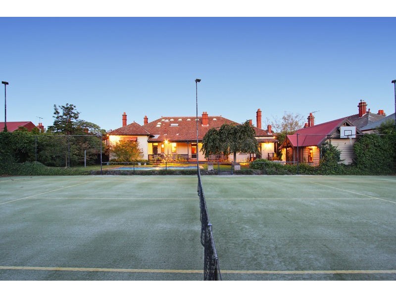 18 Stanhope Grove, Camberwell VIC 3124