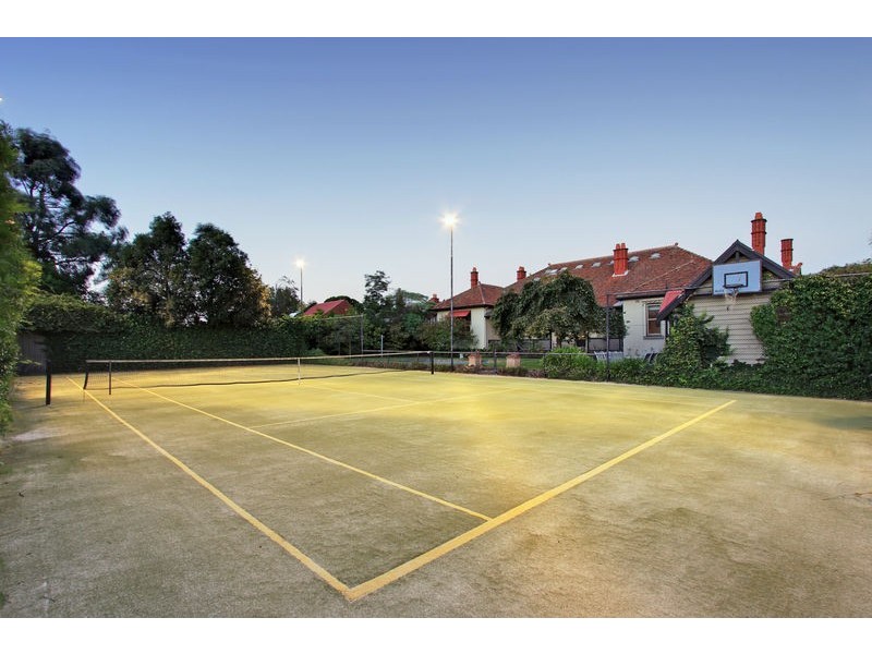 18 Stanhope Grove, Camberwell VIC 3124