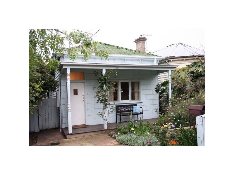 27 Sunbury Cres, Surrey Hills VIC 3127