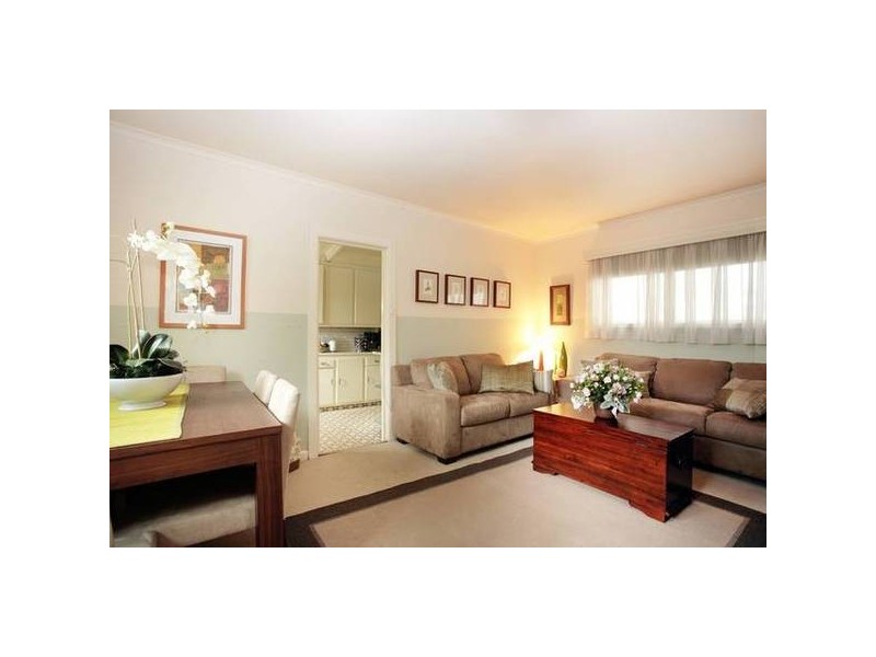 27 Sunbury Cres, Surrey Hills VIC 3127