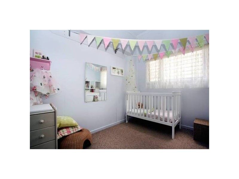 27 Sunbury Cres, Surrey Hills VIC 3127