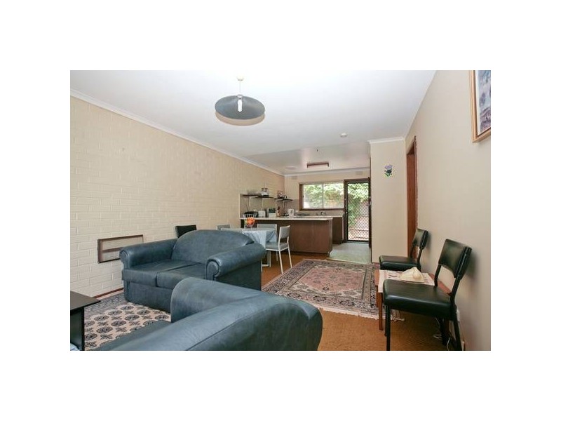 2/4 Willow Grove, Canterbury VIC 3126