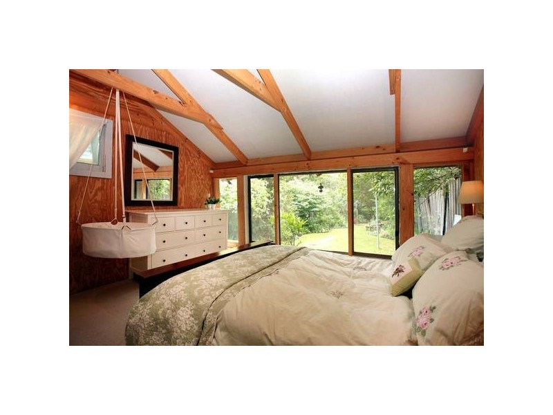 27 Sunbury Cres, Surrey Hills VIC 3127