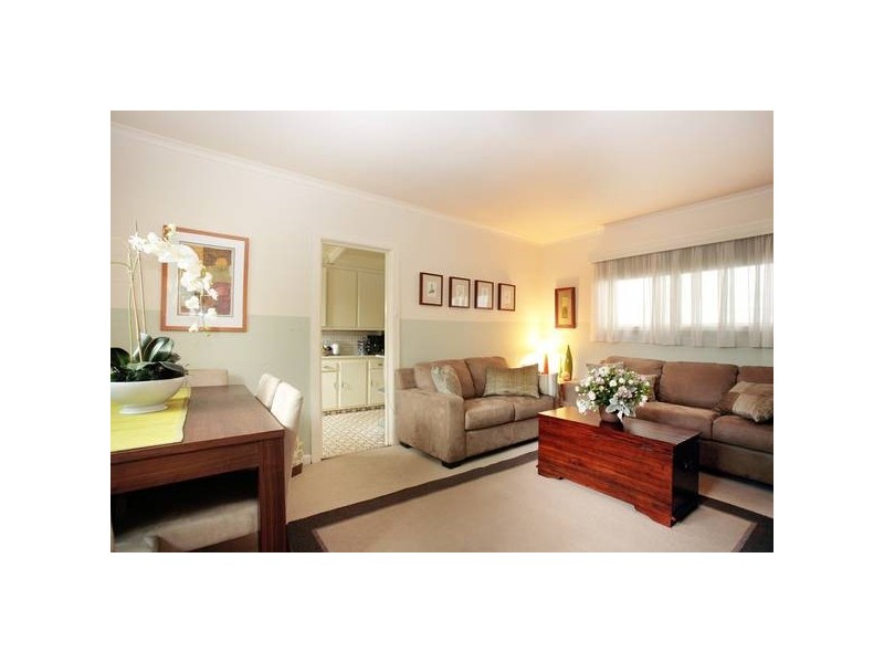 27 Sunbury Cres, Surrey Hills VIC 3127