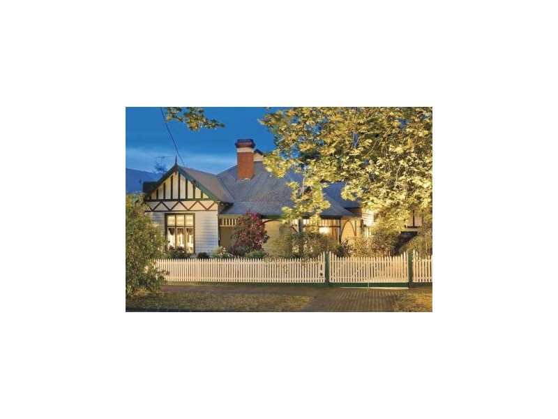 25 Selwyn St, Canterbury VIC 3126