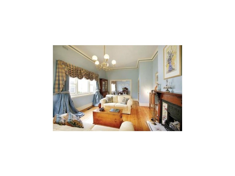 25 Selwyn St, Canterbury VIC 3126