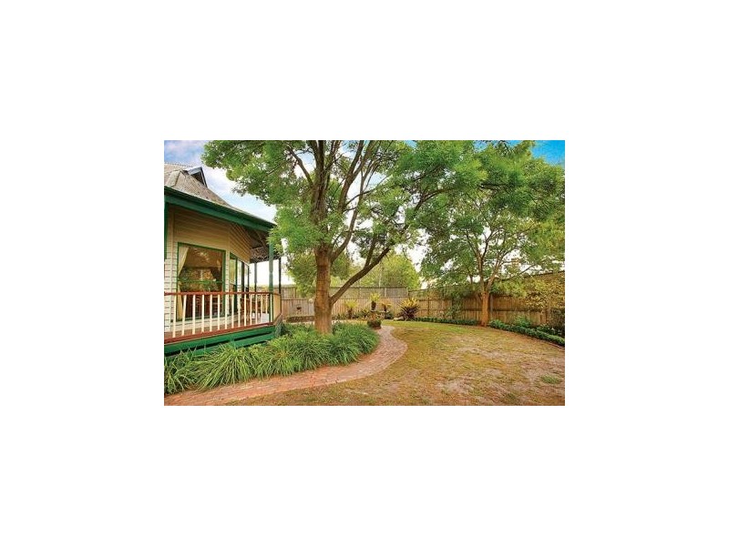 25 Selwyn St, Canterbury VIC 3126