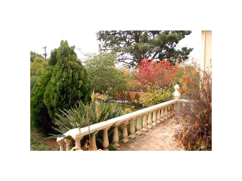 12 Athelstan Rd, Camberwell VIC 3124