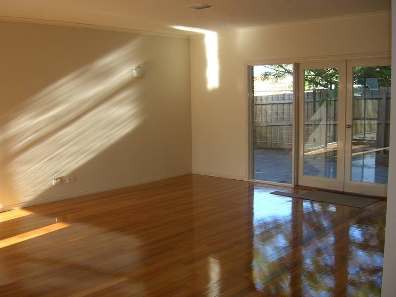 2/10 Stephens St, Burwood VIC 3125
