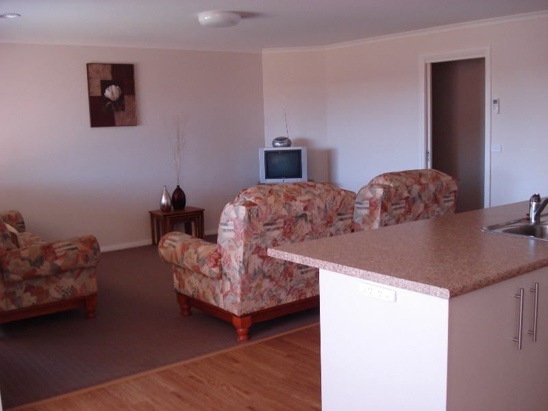 6 Wing Crescent, Mulwala NSW 2647