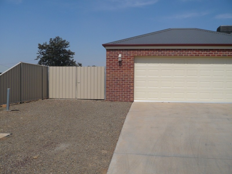 6 Wing Crescent, Mulwala NSW 2647