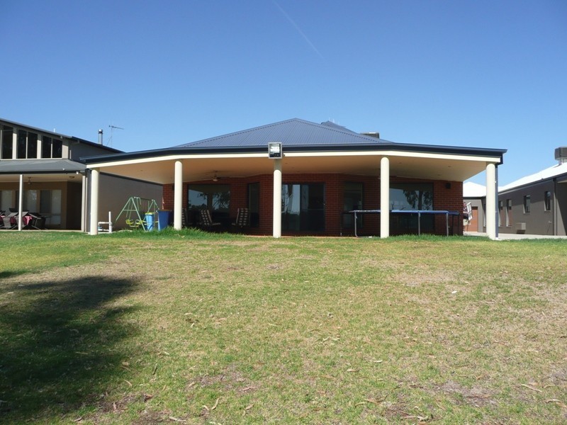 16 Lakeside Drive, Bundalong VIC 3730