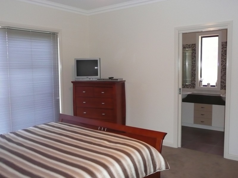 16 Lakeside Drive, Bundalong VIC 3730