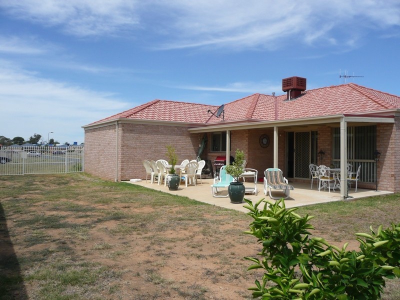 54 Steneker Crescent, Yarrawonga VIC 3730