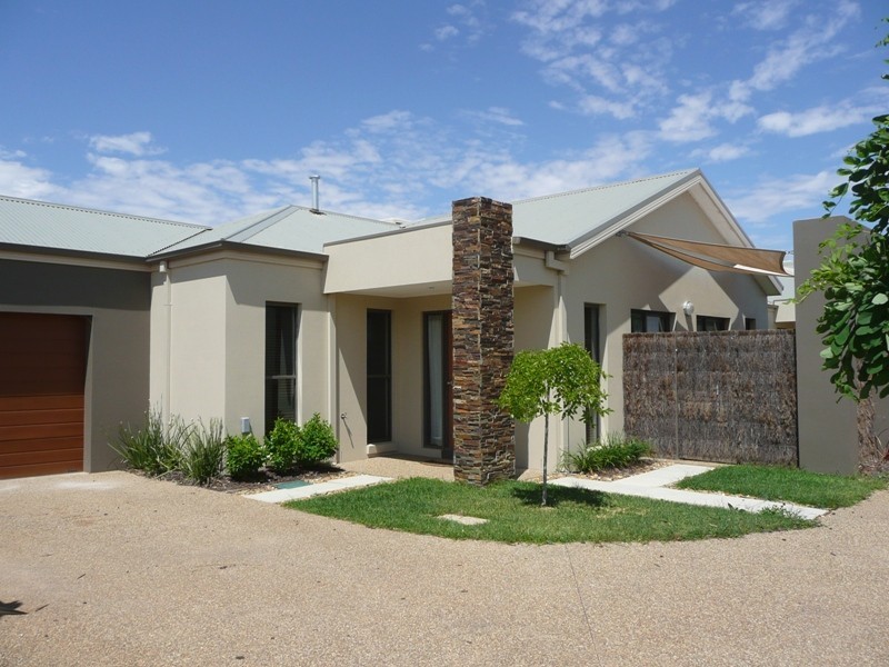 2/9 Fiona Drive, Yarrawonga VIC 3730