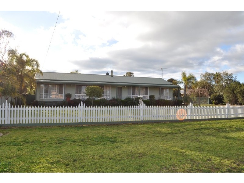 42 Corowa Road, Mulwala NSW 2647