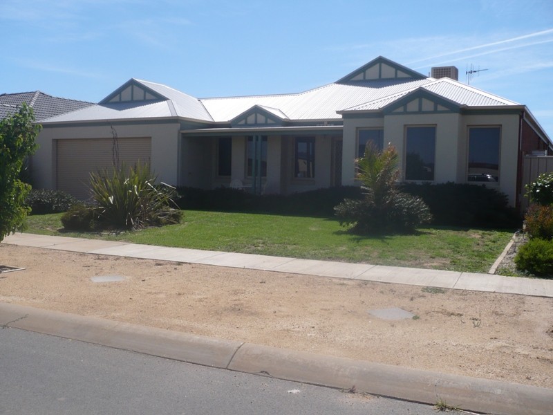 4 Fields Avenue, Yarrawonga VIC 3730