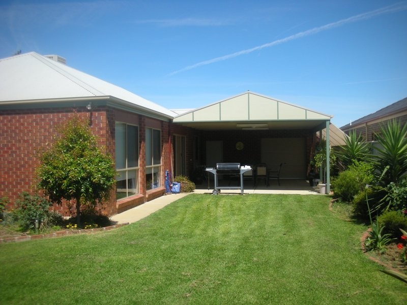 4 Fields Avenue, Yarrawonga VIC 3730