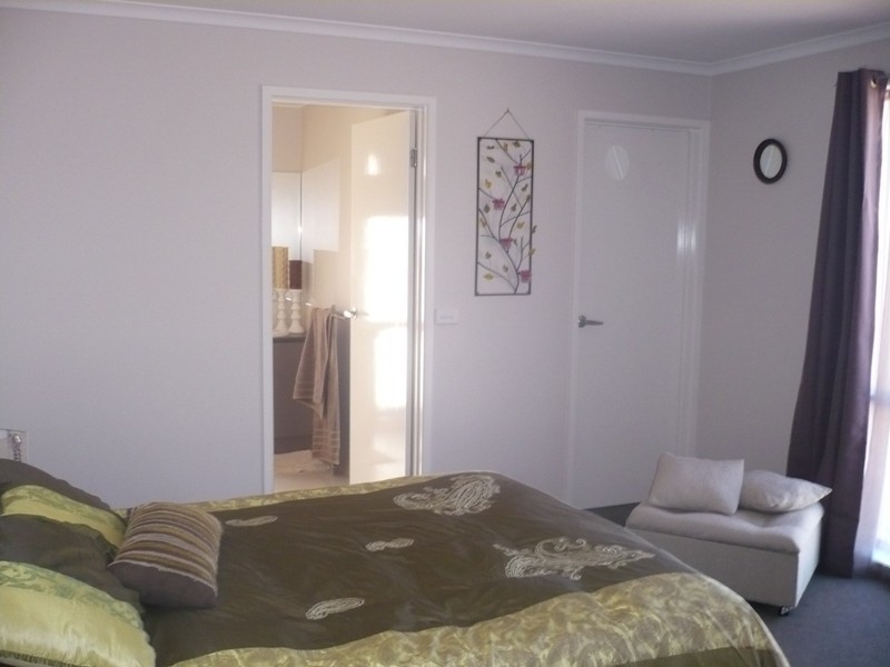 33 Irvine Parade, Yarrawonga NSW 2850