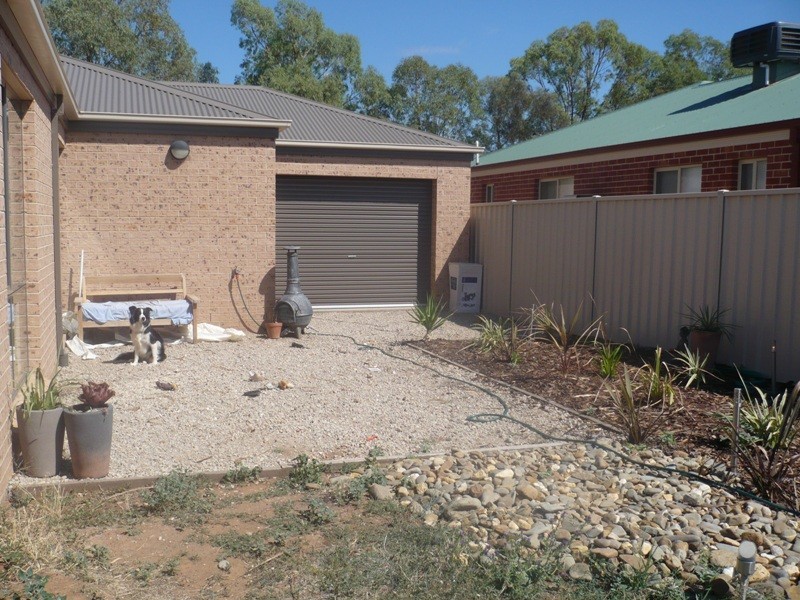 33 Irvine Parade, Yarrawonga NSW 2850