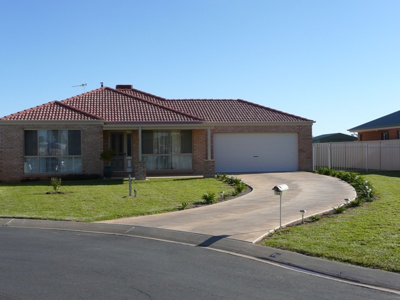 54 Steneker Crescent, Yarrawonga VIC 3730