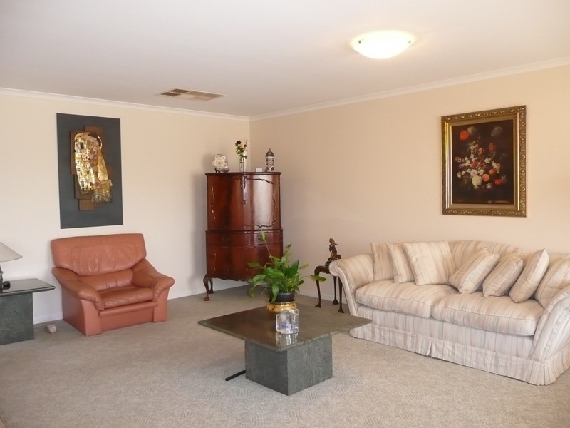 54 Steneker Crescent, Yarrawonga VIC 3730