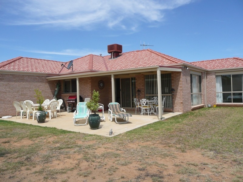 54 Steneker Crescent, Yarrawonga VIC 3730